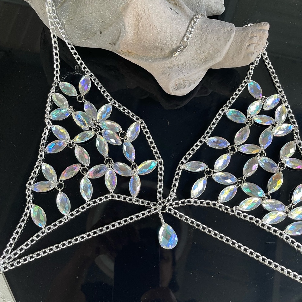 Sparkling chain bra